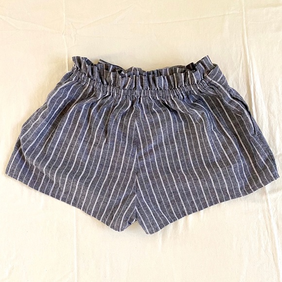 Cute gray striped beach shorts - Picture 2 of 2